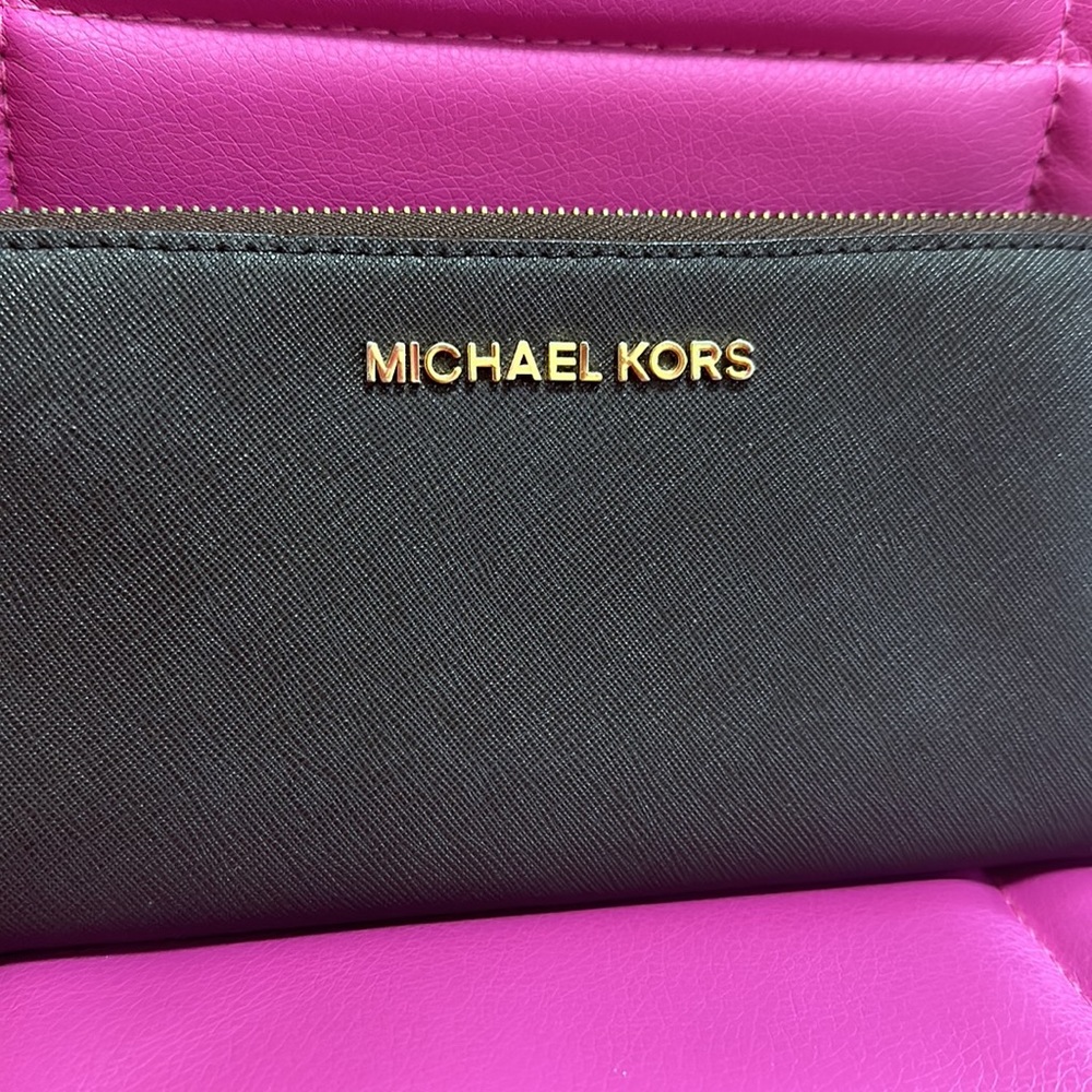 Michael Kors Full Size Zip Around Wallet - Jet Set Continental Wallet, Saffiano - Picture 2 of 6